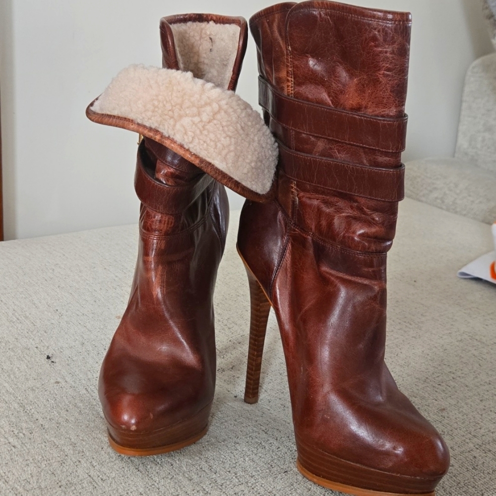 MICHAEL KORS sexy and sleek fur lined ankle boot